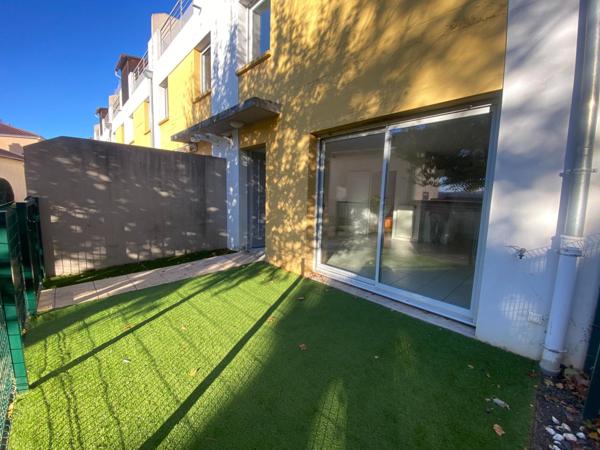 5mn VILLEFRANCHE Type 3 de 63m² hab. en duplex avec jardin et garage.