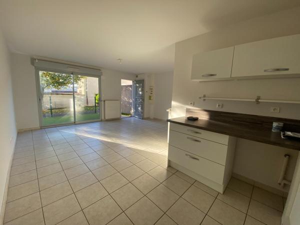 5mn VILLEFRANCHE Type 3 de 63m² hab. en duplex avec jardin et garage.