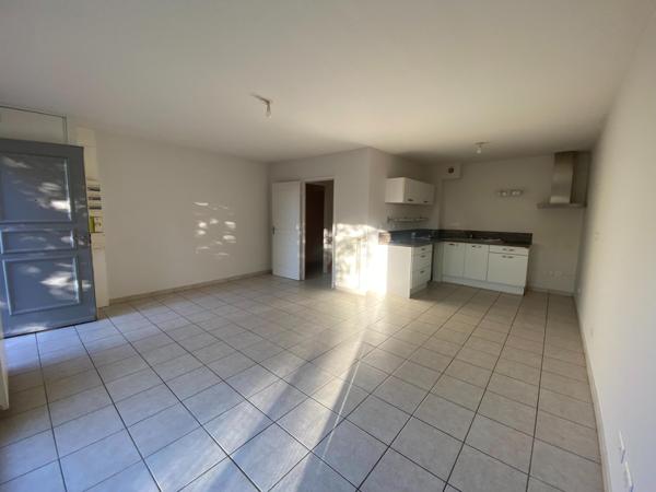 5mn VILLEFRANCHE Type 3 de 63m² hab. en duplex avec jardin et garage.
