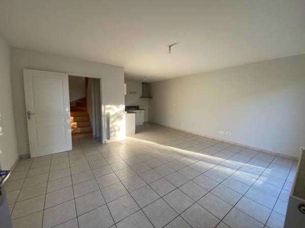 5mn VILLEFRANCHE Type 3 de 63m² hab. en duplex avec jardin et garage.
