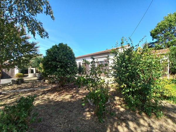 SAINT-PIERRE-D'OLÉRON - Ensemble immobilier au calme avec maison annexe et dépendances