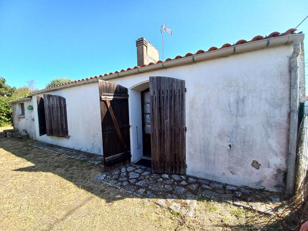 SAINT-PIERRE-D'OLÉRON - Ensemble immobilier au calme avec maison annexe et dépendances