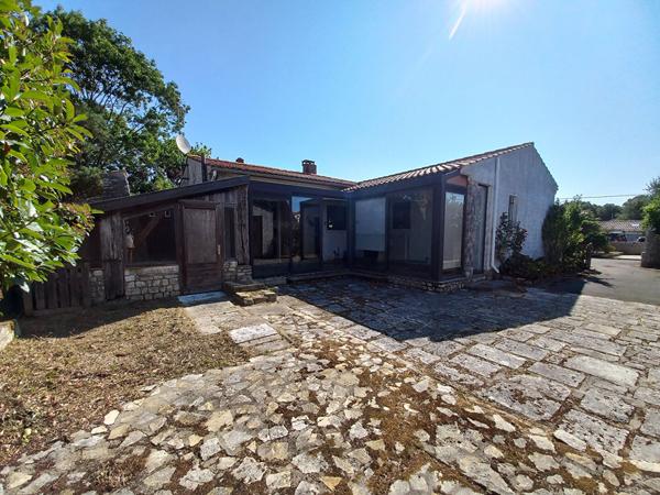 SAINT-PIERRE-D'OLÉRON - Ensemble immobilier au calme avec maison annexe et dépendances