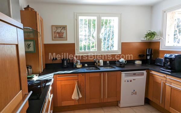 FABREGUES dans l'Hérault lumineuse et calme villa de 176 m² sur 1200m² avec grand garage et piscine