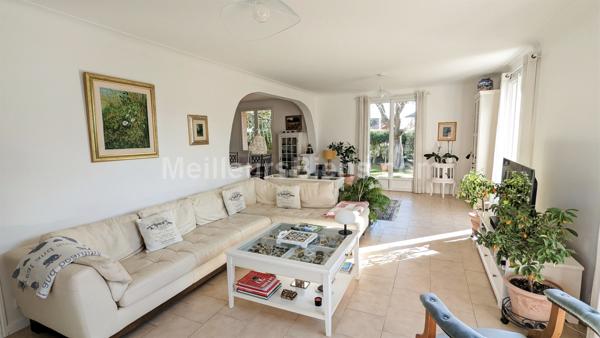 FABREGUES dans l'Hérault lumineuse et calme villa de 176 m² sur 1200m² avec grand garage et piscine