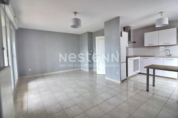 Appartement LYON 8, 3 pièces en étage élevé avec balcon et garage en sous sol