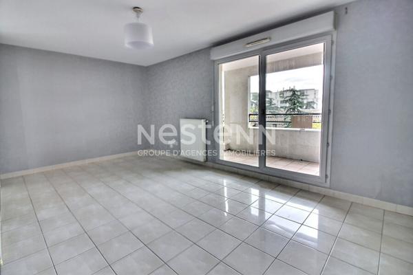 Appartement LYON 8, 3 pièces en étage élevé avec balcon et garage en sous sol