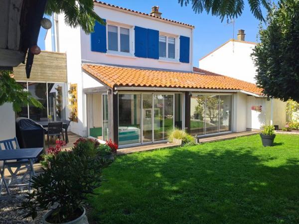 Maison mitoyenne 1 côté La Rochelle 157.88 m²