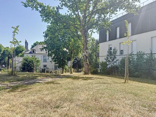 Appartement à vendre à ANCENIS avec deux chambres, ascenseur, balcon et place de parking couverte.