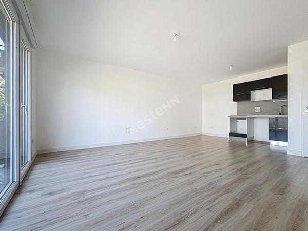 Appartement à vendre à ANCENIS avec deux chambres, ascenseur, balcon et place de parking couverte.