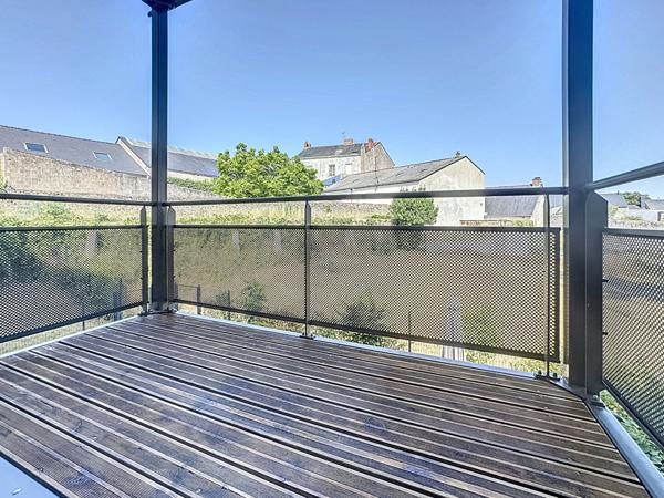 Appartement à vendre à ANCENIS avec deux chambres, ascenseur, balcon et place de parking couverte.