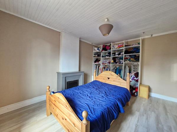 Maison de ville au coeur d un charmant village, proche de toutes commodites, offrant 4 chambres