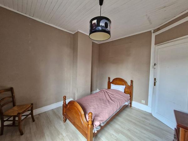 Maison de ville au coeur d un charmant village, proche de toutes commodites, offrant 4 chambres