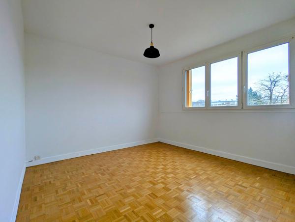 Appartement rénové avec balcon