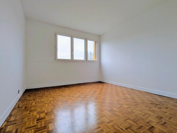 Appartement rénové avec balcon