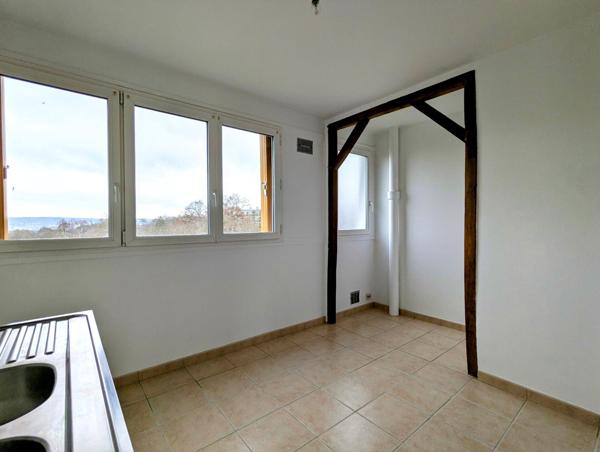 Appartement rénové avec balcon