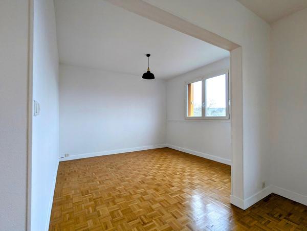 Appartement rénové avec balcon