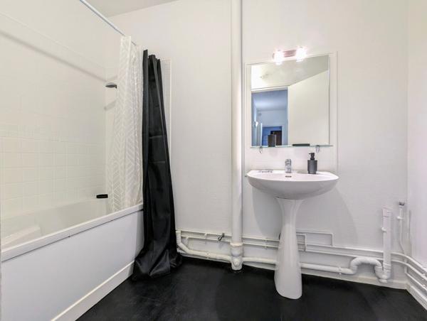 Appartement rénové avec balcon