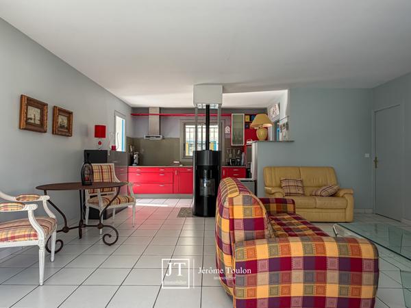 Maison
                                                                                                                                                                                                                                                                                                                        6 pièce(s)                                                                                                                                                                                                          5 chambre(s)                                                                                                                                                                                                          166  m²