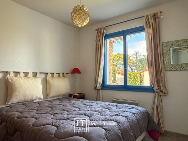 Maison
                                                                                                                                                                                                                                                                                                                        6 pièce(s)                                                                                                                                                                                                          5 chambre(s)                                                                                                                                                                                                          166  m²