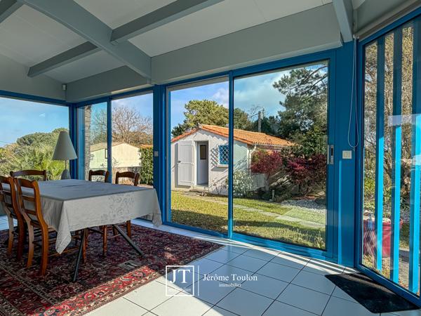 Maison
                                                                                                                                                                                                                                                                                                                        6 pièce(s)                                                                                                                                                                                                          5 chambre(s)                                                                                                                                                                                                          166  m²