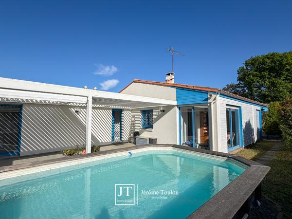 Maison
                                                                                                                                                                                                                                                                                                                        6 pièce(s)                                                                                                                                                                                                          5 chambre(s)                                                                                                                                                                                                          166  m²