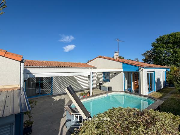 Maison
                                                                                                                                                                                                                                                                                                                        6 pièce(s)                                                                                                                                                                                                          5 chambre(s)                                                                                                                                                                                                          166  m²