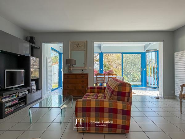 Maison
                                                                                                                                                                                                                                                                                                                        6 pièce(s)                                                                                                                                                                                                          5 chambre(s)                                                                                                                                                                                                          166  m²