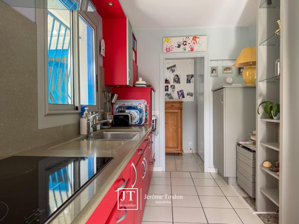 Maison
                                                                                                                                                                                                                                                                                                                        6 pièce(s)                                                                                                                                                                                                          5 chambre(s)                                                                                                                                                                                                          166  m²