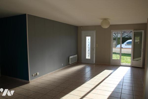 LA CRECHE, AU CALME DANS UNE IMPASSE, AGREABLE PAVILLON DE PLAIN PIED DE TYPE 4 AVEC JARDIN 