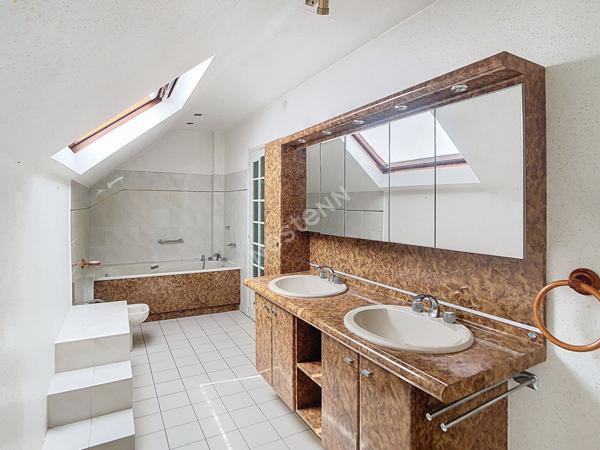 Nantes Centre Ville - Bel appartement à fort potentiel à rénover en plein coeur de Nantes