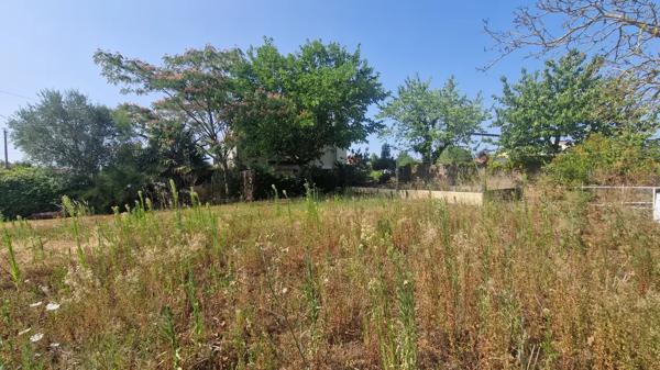 Emplacement idéal, au calme, à 2 km du centre-ville du LOROU