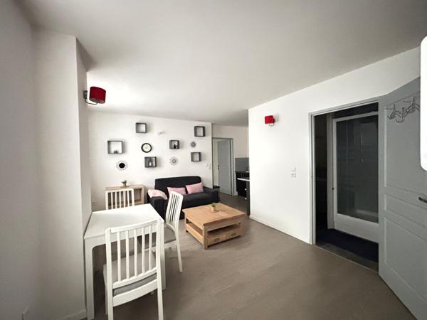 Appartement Meublé 2 Pièces / 31 m² / Reims (Rue des Marmouzets)