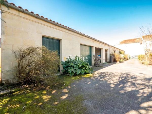 Maison en pierre grand jardin dépendance et garages