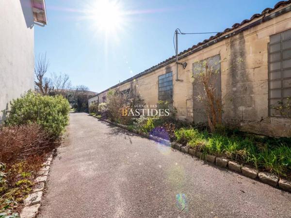 Maison en pierre grand jardin dépendance et garages
