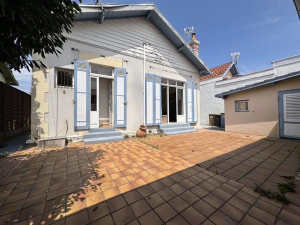 ARCACHON - L'Aiguillon ! Parcelle de 267 m2 avec 2 Maisons de 64 m2 et 50 m2 + patio Sud de 50 m2 !