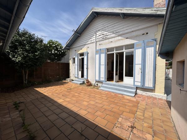 ARCACHON - L'Aiguillon ! Parcelle de 267 m2 avec 2 Maisons de 64 m2 et 50 m2 + patio Sud de 50 m2 !