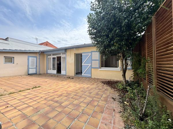 ARCACHON - L'Aiguillon ! Parcelle de 267 m2 avec 2 Maisons de 64 m2 et 50 m2 + patio Sud de 50 m2 !