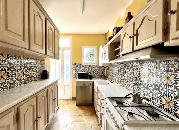 ARCACHON - L'Aiguillon ! Parcelle de 267 m2 avec 2 Maisons de 64 m2 et 50 m2 + patio Sud de 50 m2 !