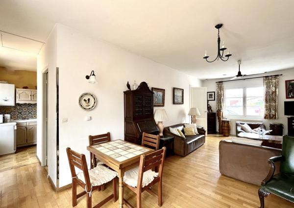 ARCACHON - L'Aiguillon ! Parcelle de 267 m2 avec 2 Maisons de 64 m2 et 50 m2 + patio Sud de 50 m2 !
