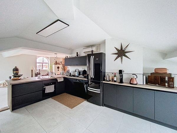 Appartement Montluel 4 pièce(s) 170 m2, 3 chambres, centre ville, jardin, charme