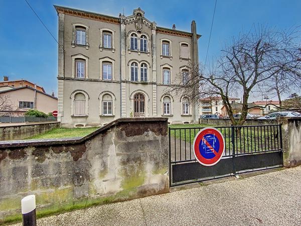 Appartement Montluel 4 pièce(s) 170 m2, 3 chambres, centre ville, jardin, charme