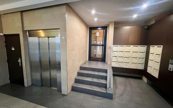 Appartement à vendre    2 pièces • 48,41 m2 Le Bourget