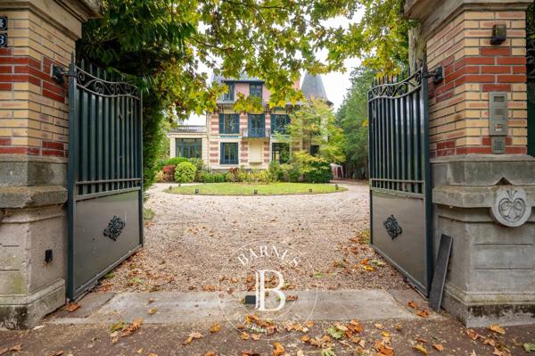 Rueil-Malmaison, Maison 6 Chambres -  538 m² à vendre