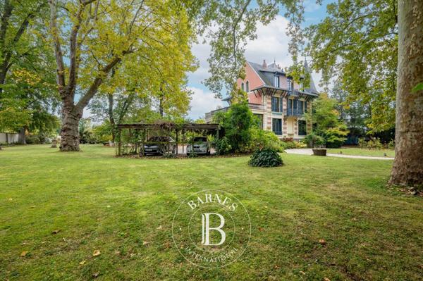 Rueil-Malmaison, Maison 6 Chambres -  538 m² à vendre
