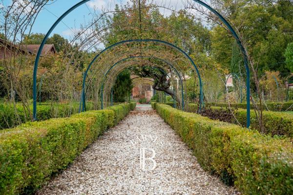 Rueil-Malmaison, Maison 6 Chambres -  538 m² à vendre