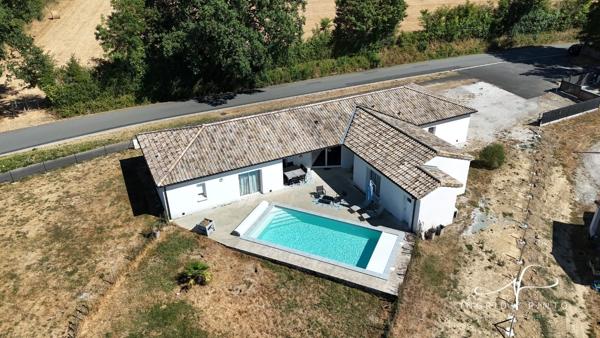 Maison familiale de plain-pied, 152 m² habitables, 5 chambres - Piscine - Double garage