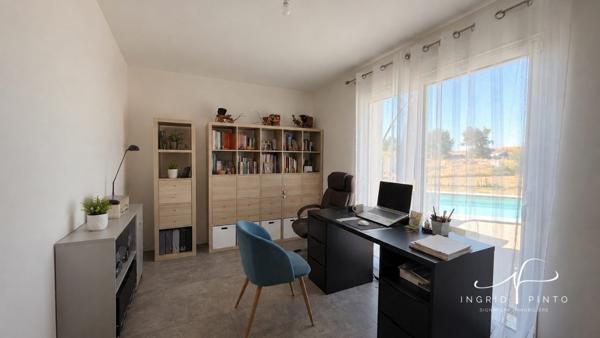 Maison familiale de plain-pied, 152 m² habitables, 5 chambres - Piscine - Double garage