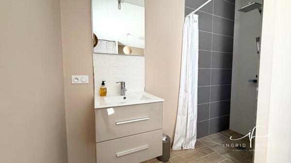 Maison familiale de plain-pied, 152 m² habitables, 5 chambres - Piscine - Double garage