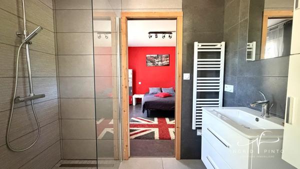 Maison familiale de plain-pied, 152 m² habitables, 5 chambres - Piscine - Double garage